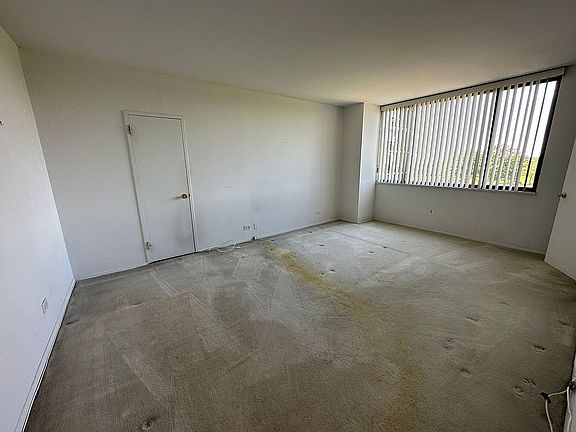 2nd image of 269 Grand Central Pkwy #7P
