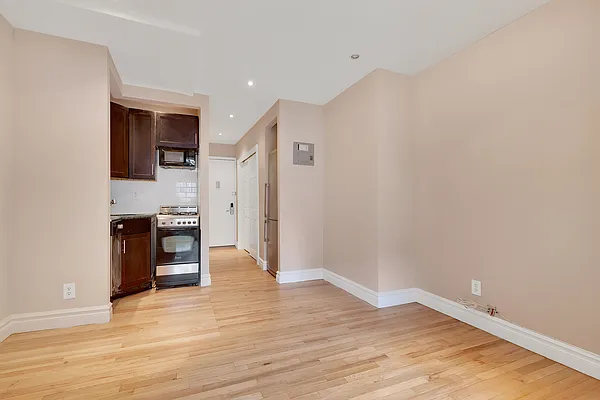 Rented by Cooper & Cooper Real Estate | media 14