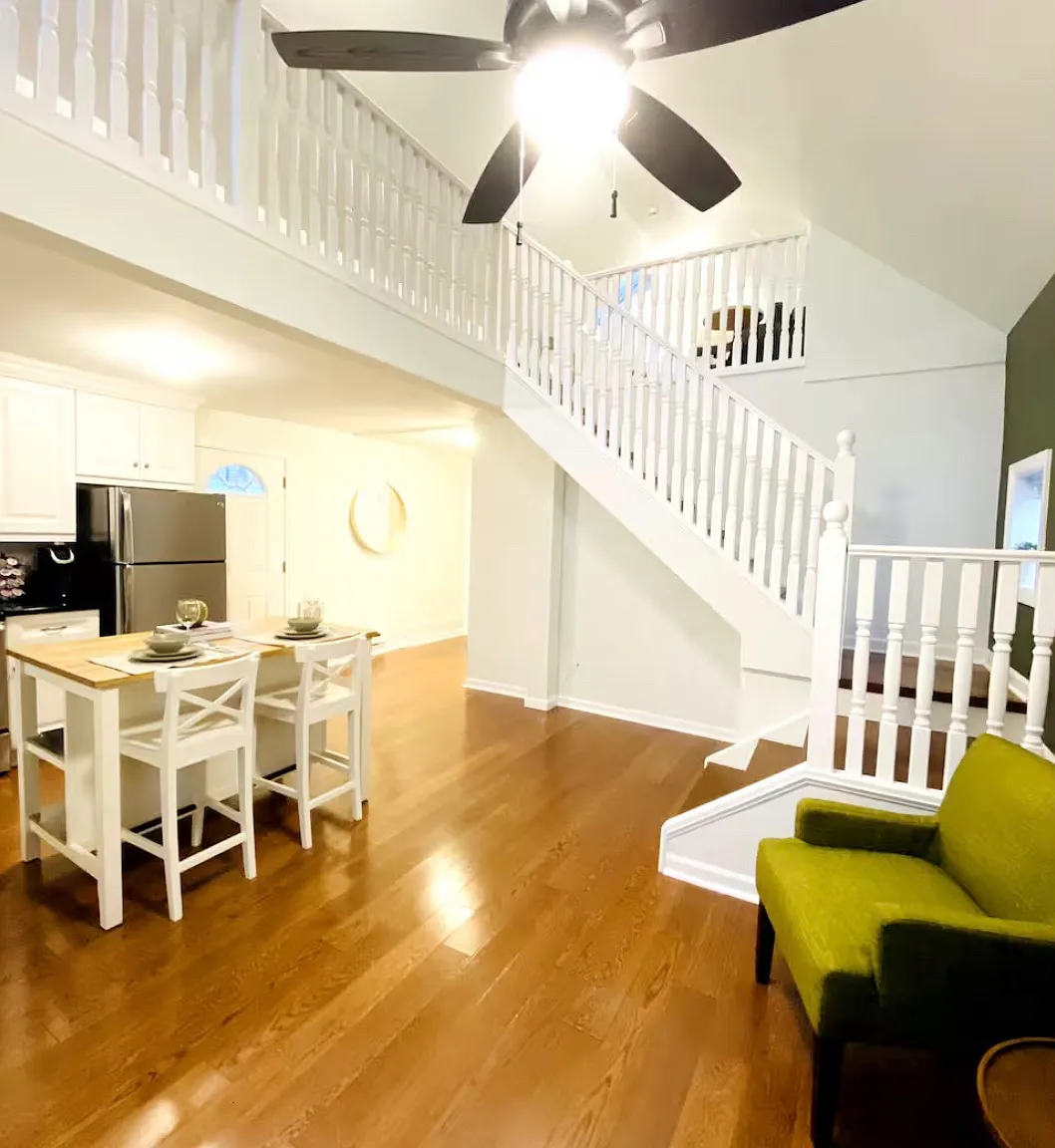 3 Leslie St — Photo 1