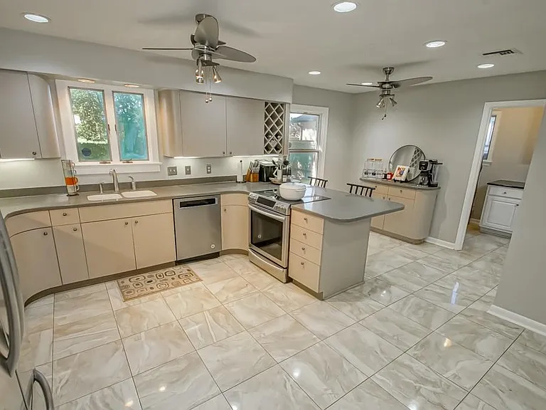 420 Fairfield Ave — Photo 7