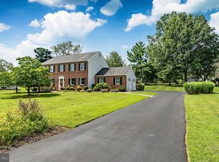 3 Rolling Heights Ln, Chester Heights, PA 19017