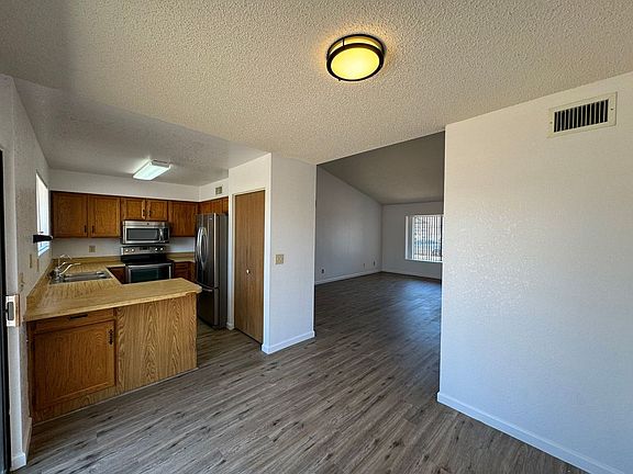 5th image of 2352 E Carmel Ave