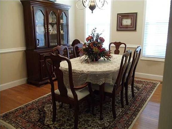 3rd image of 1085 Cody Ln