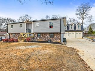 1804 Honeysuckle Ln, Fort Oglethorpe, GA 30742