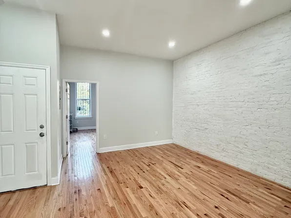 1072 Putnam Avenue image 3 of 12