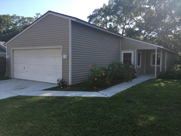 364 Bearded Oaks Cir — Photo 1