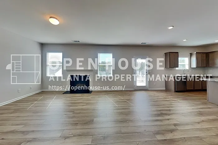 4 bed, 2.5 bath, 2200 sqft, $2,500 — Photo 4