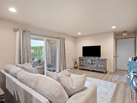4th image of 5814 Tiffany Ct