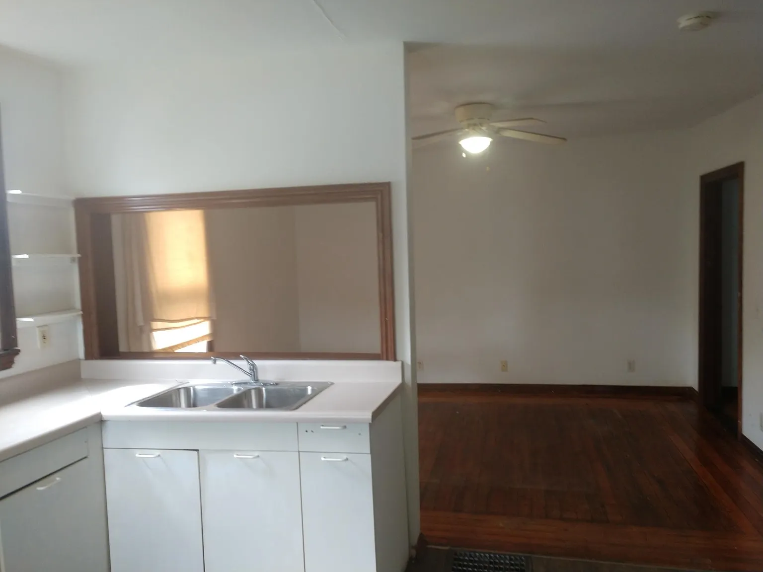 309 E 6th St Unit 1 photo 1