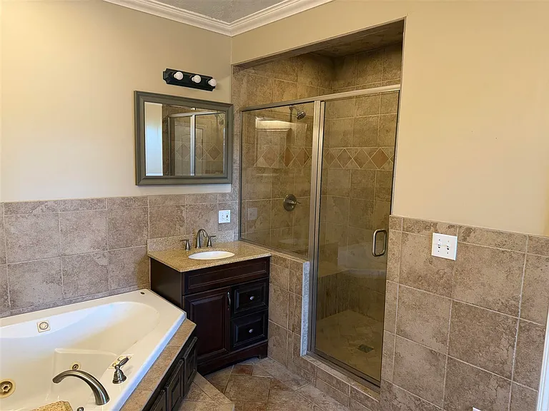 126 N Main St — Photo 11