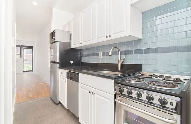 Rented by Mossanen Group | media 2