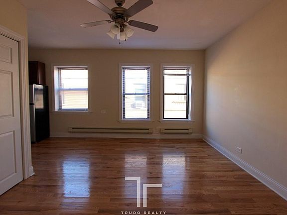 2nd image of 815 W Cornelia Ave #821316