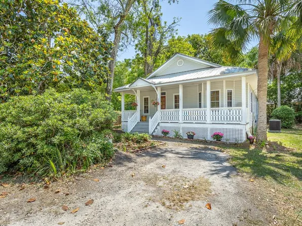 98 Sawyer Ln, Apalachicola, FL 32320