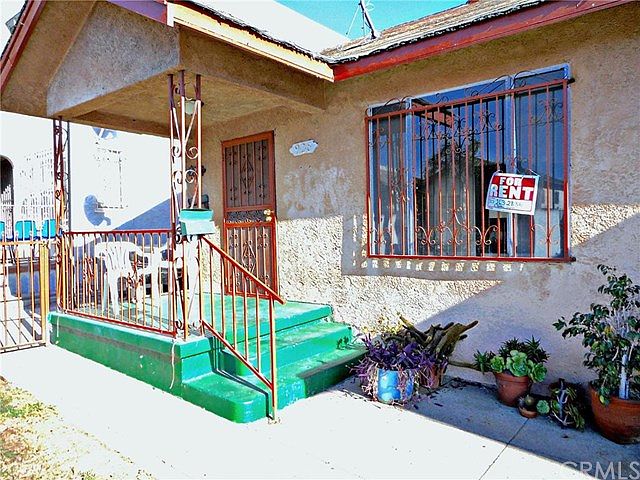 1st image of 929 Spence St