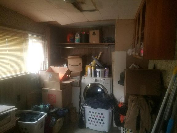 5th image of 221 W 3rd St
