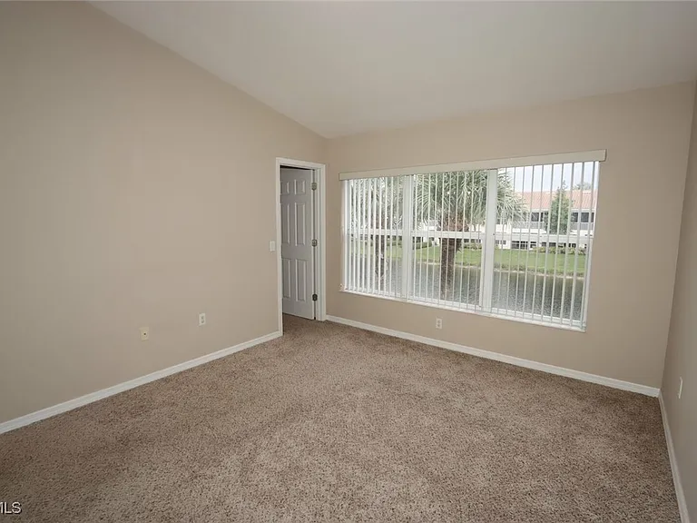 1172 Oxford Ln #27 — Photo 22