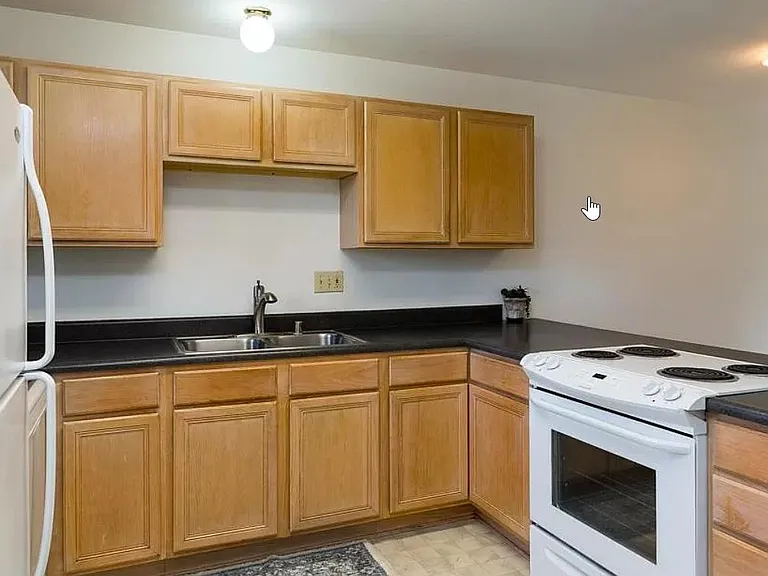 308 River St #B18 — Photo 7