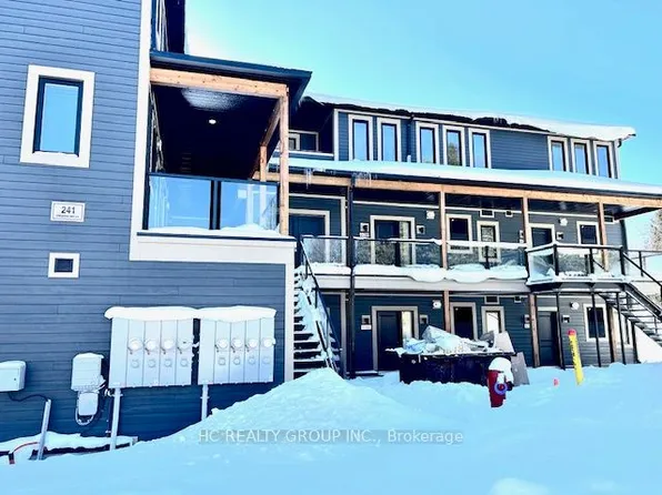 241 Crescent Bay Ln #102, Huntsville, ON P1H 1B9