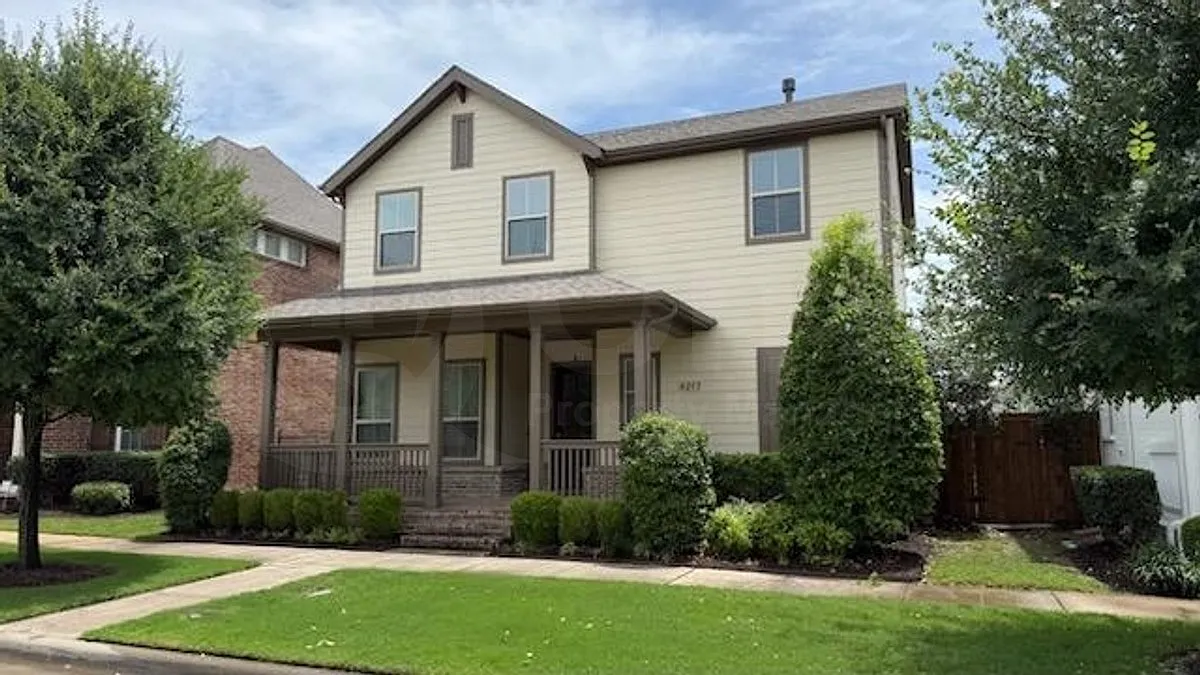 3 bed, 2.5 bath, 3147 sqft, $3,300 — Photo 2