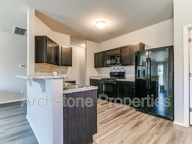1308 Dustin Dr — Photo 5