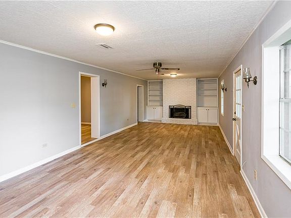 4th image of 2415 Ashland Ave