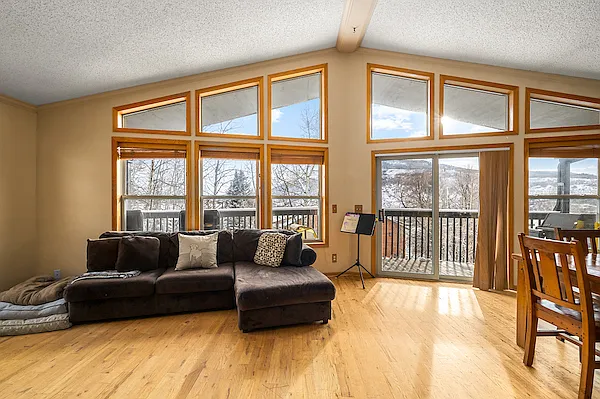 568 Tamarack Dr — Photo 3