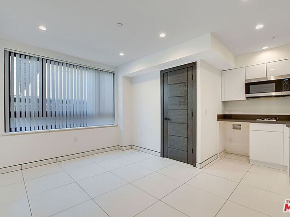 4th image of 946 S Ridgeley Dr #205