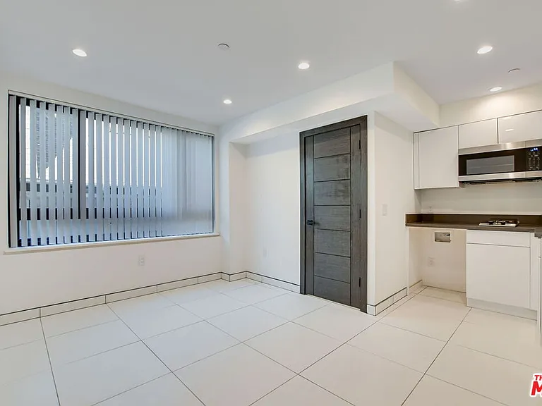 946 S Ridgeley Dr #205 — Photo 4