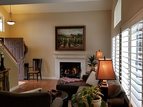 5th image of 8 Bay Laurel