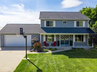 61920 Stone Lake Dr, Cassopolis, MI 49031