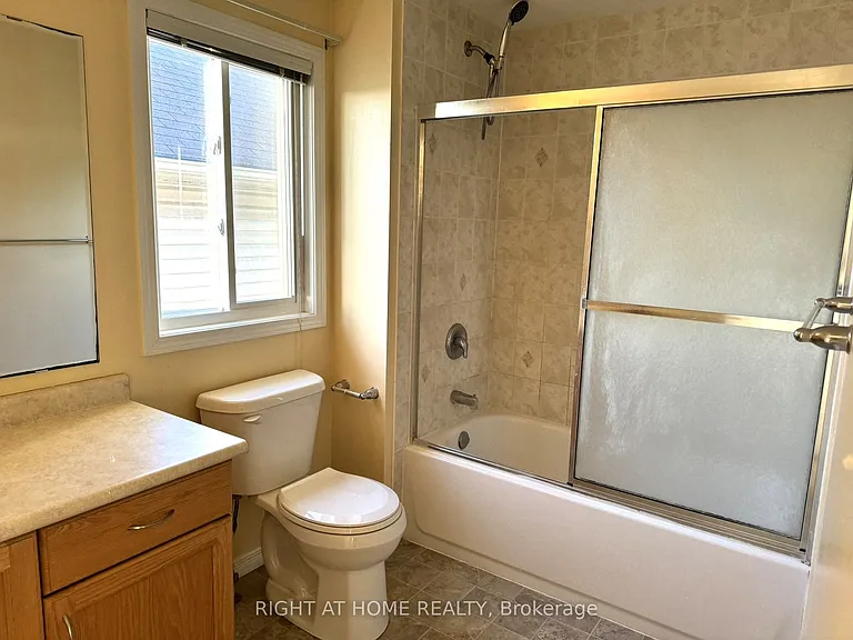 252 Lemon Grass Cres — Photo 17