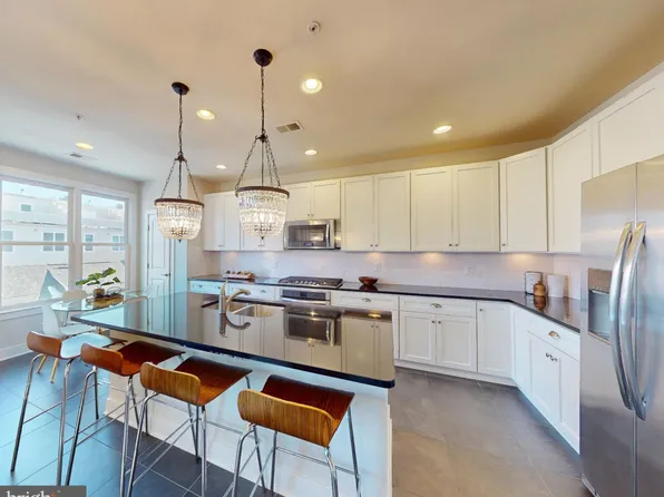 1915 Richmond Hwy, Alexandria, VA 22301