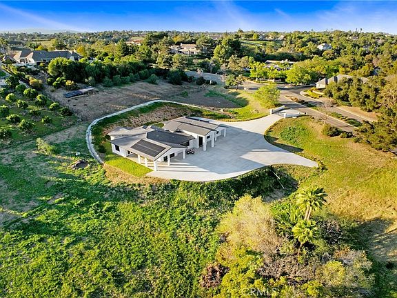 4th image of 2027 Via Monserate