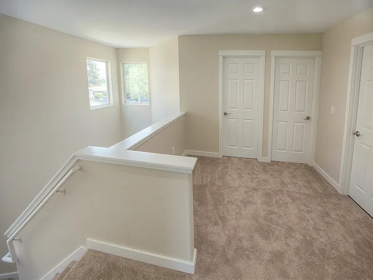 137 SW Cascade Mountain Ct — Photo 16