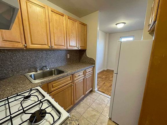3rd image of 166-05 Highland Ave #66