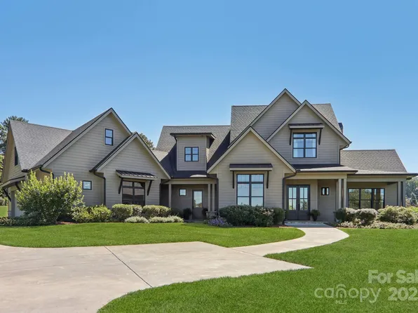 98 Drummond Cir, Hendersonville, NC 28791