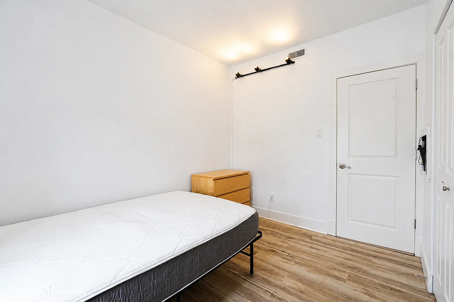 2 bed, 700 sqft, $1,795 — Photo 2