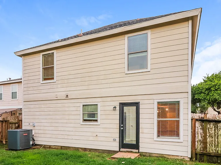 20730 Dickinson Manor Ln — Photo 17