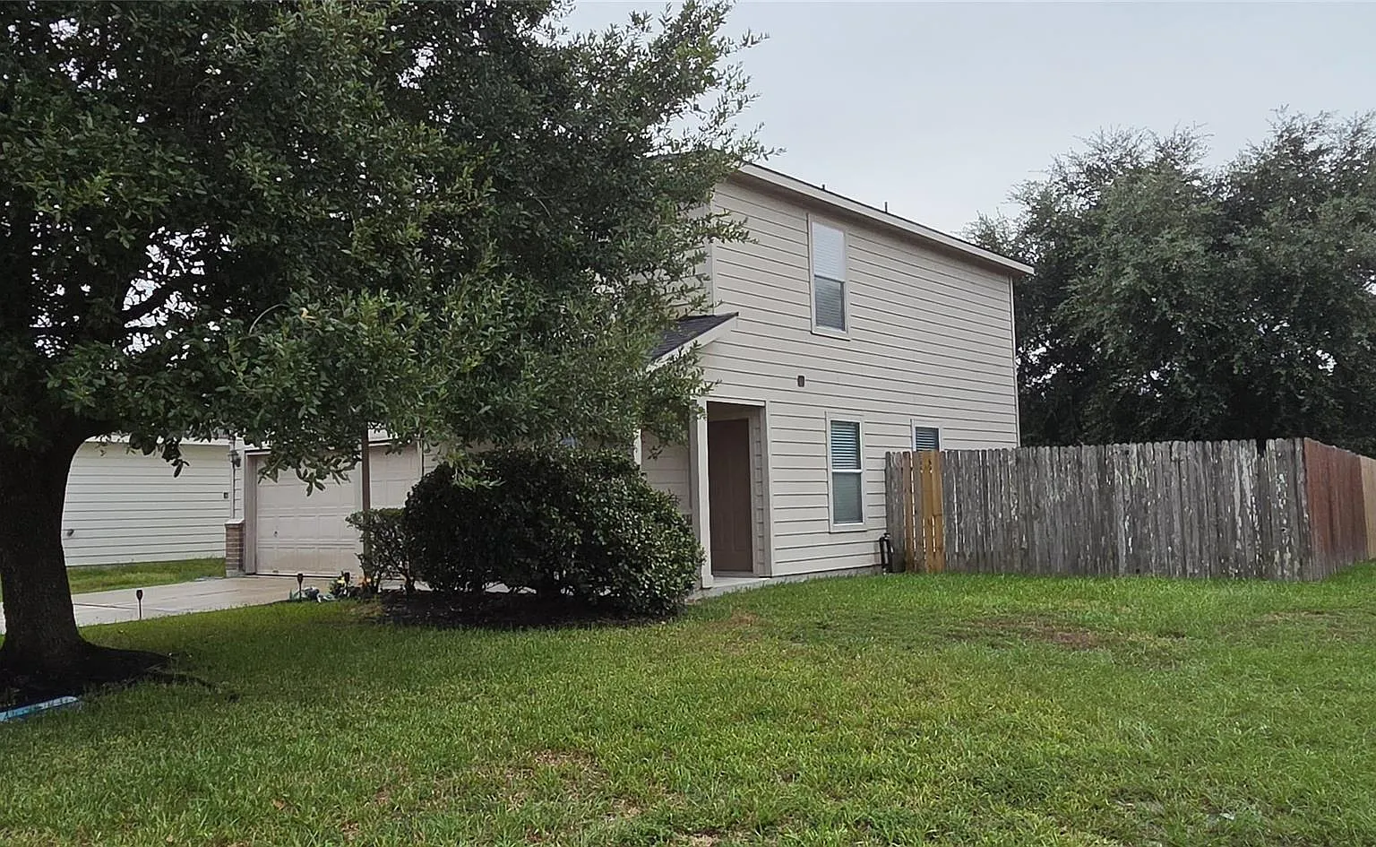 4 bed, 2.5 bath, 1890 sqft, $2,150 — Photo 2