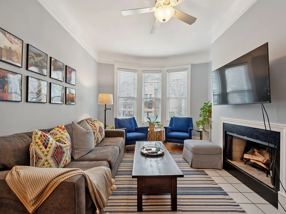 432 W Dickens Ave #1