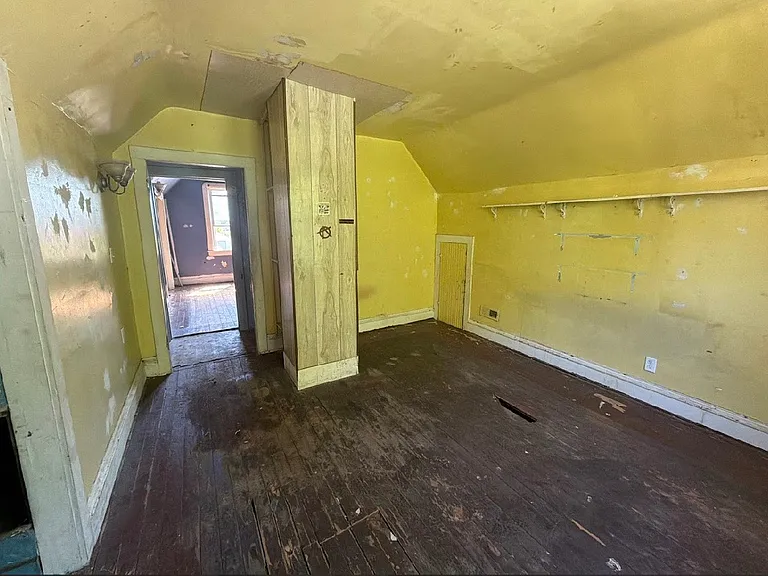 721 S Matthew St — Photo 15