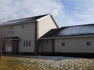 124 Falcon Dr, Mankato, MN 56001