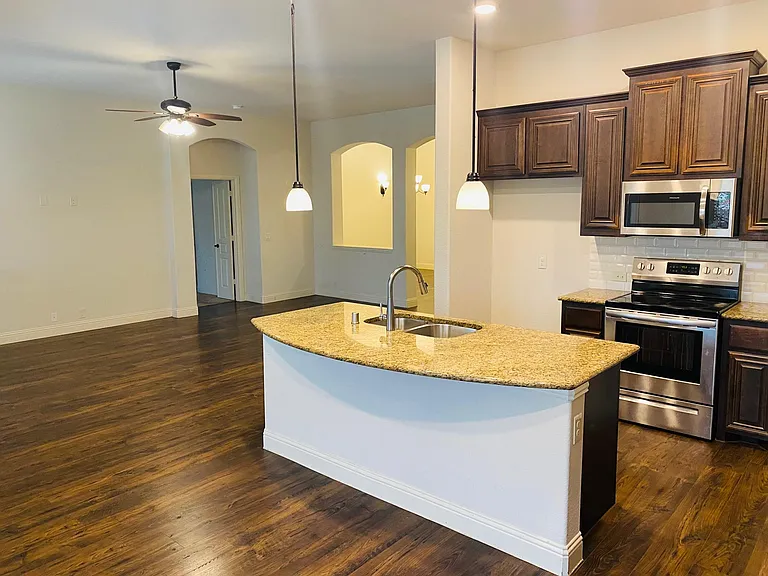 3408 Endicott Ct — Photo 5