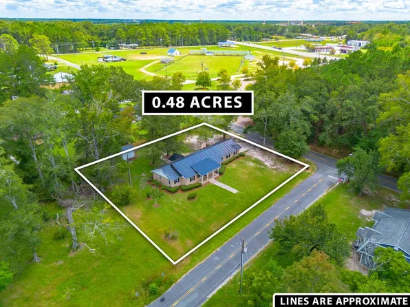 79 Libby Ave, Hazlehurst, GA 31539