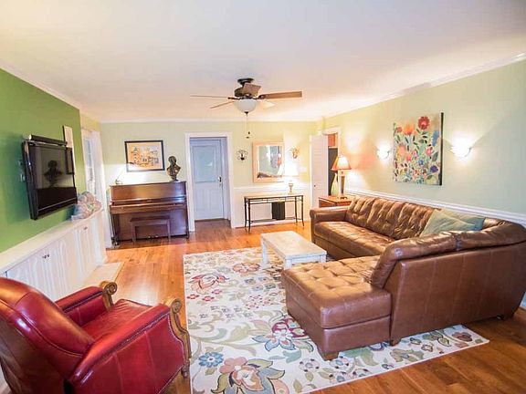 3rd image of 121 Dorie Dr
