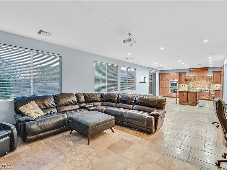 11077 Turlington Ln — Photo 17