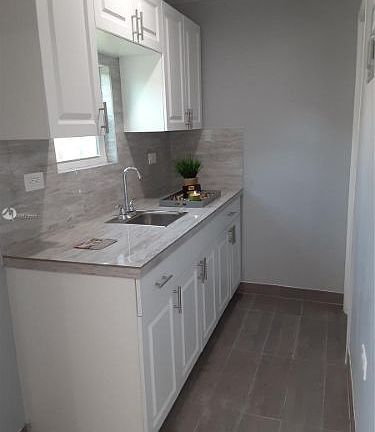 2nd image of 4180 SW 36th St