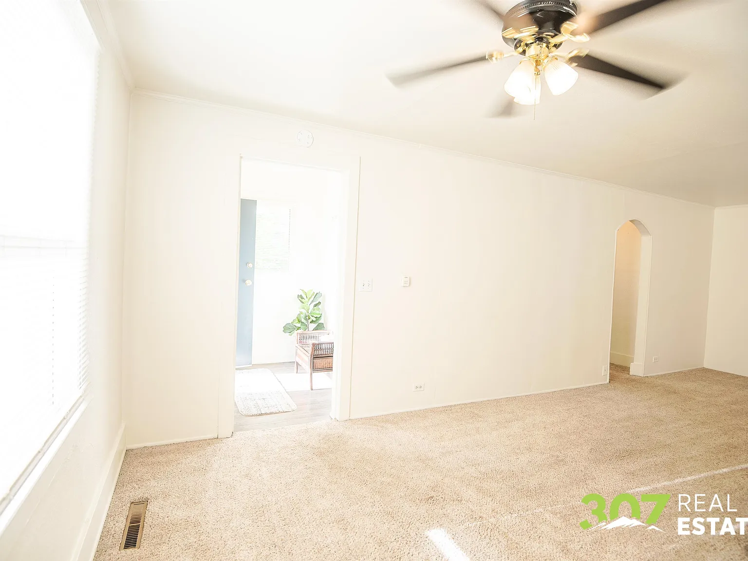 2 bed, 1.0 bath, 764 sqft, $1,100 — Photo 3