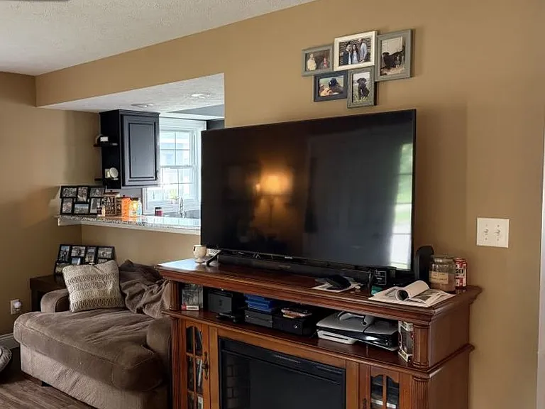 2294 S Samuel Ln — Photo 2