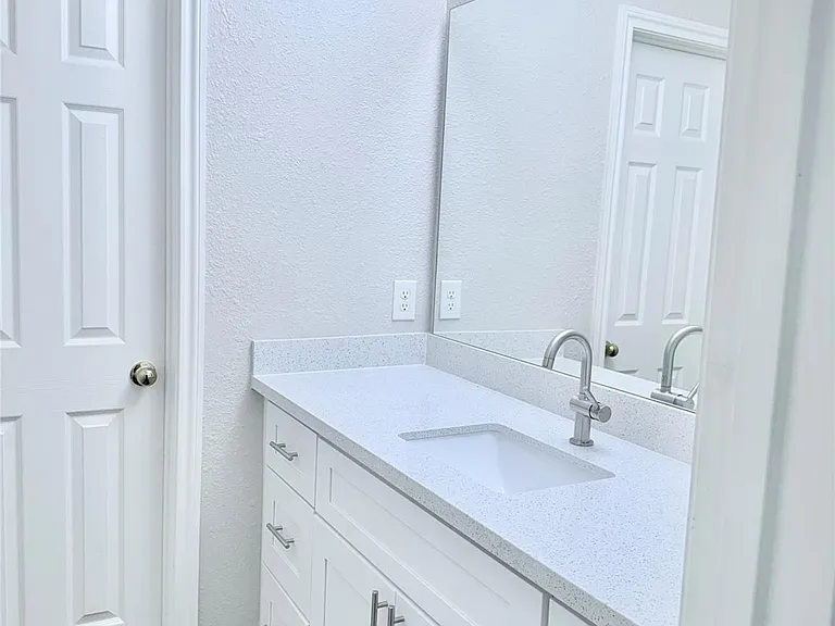 5711 Silver Bay Ct — Photo 21